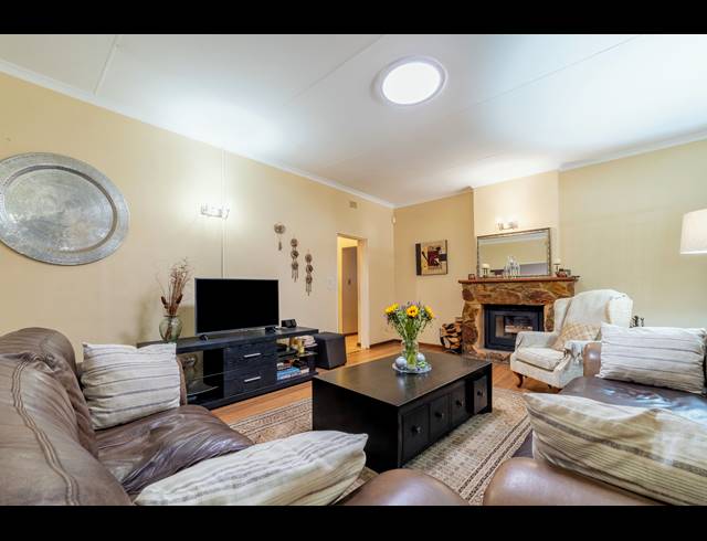 4 BEDROOM HOUSE FOR SALE IN HELDERKRUIN